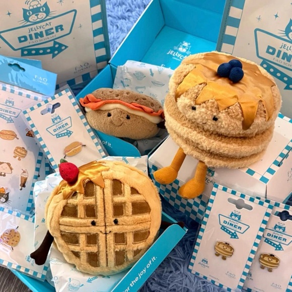 FAO Schwarz NYC Breakfast Plush Set- Pancake Waffle Bagel NWT with MENU - Picture 2 of 14